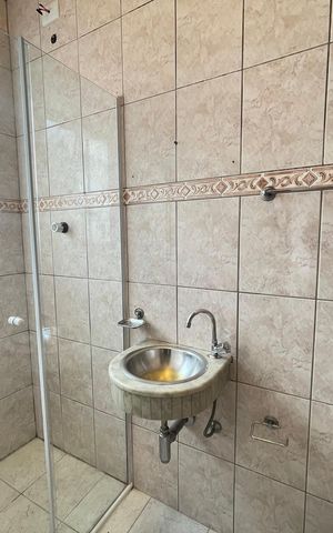 Casa à venda com 95m², 2 quartos e 1 vaga Casa à venda com 95m², 2 quartos e 1 vagaBanheiro 1