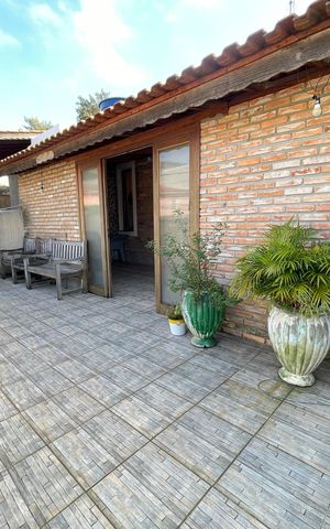 Casa à venda com 95m², 2 quartos e 1 vaga Casa à venda com 95m², 2 quartos e 1 vagaVaranda