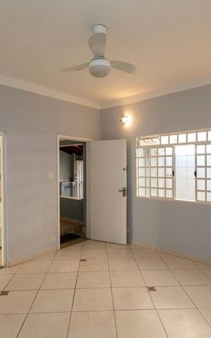 Casa à venda com 150m², 3 quartos e 3 vagas Casa à venda com 150m², 3 quartos e 3 vagasSALA DE ESTAR