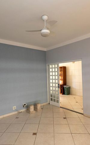 Casa à venda com 150m², 3 quartos e 3 vagas Casa à venda com 150m², 3 quartos e 3 vagasSALA DE ESTAR