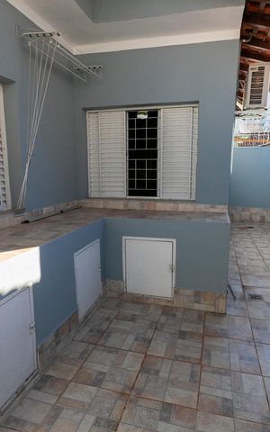 Casa à venda com 150m², 3 quartos e 3 vagas Casa à venda com 150m², 3 quartos e 3 vagasQUINTAL