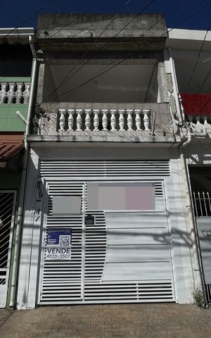 Casa à venda com 74m², 2 quartos e 1 vagaFachada + Placa