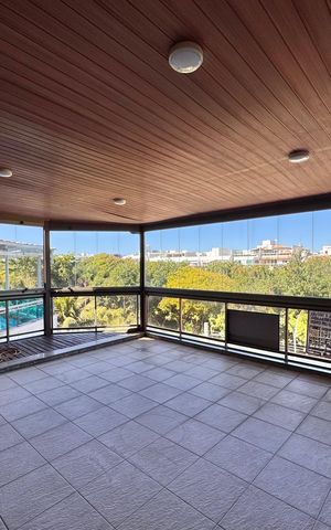 Apartamento à venda com 208m², 4 quartos e 2 vagas Apartamento à venda com 208m², 4 quartos e 2 vagasVaranda