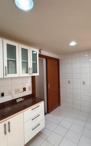Apartamento à venda com 208m², 4 quartos e 2 vagas Apartamento à venda com 208m², 4 quartos e 2 vagasCozinha e Área de Serviço