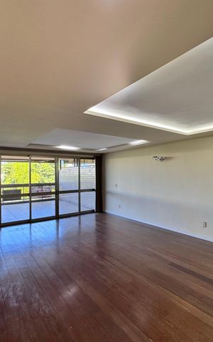 Apartamento à venda com 208m², 4 quartos e 2 vagas Apartamento à venda com 208m², 4 quartos e 2 vagasSala