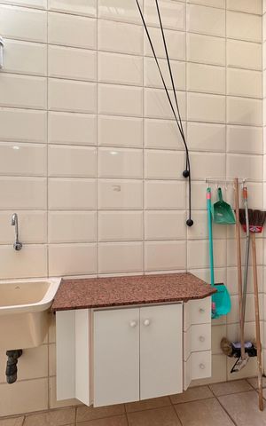 Apartamento à venda com 208m², 4 quartos e 2 vagas Apartamento à venda com 208m², 4 quartos e 2 vagasCozinha e Área de Serviço