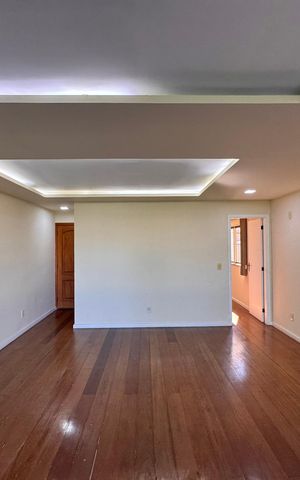 Apartamento à venda com 208m², 4 quartos e 2 vagas Apartamento à venda com 208m², 4 quartos e 2 vagasSala