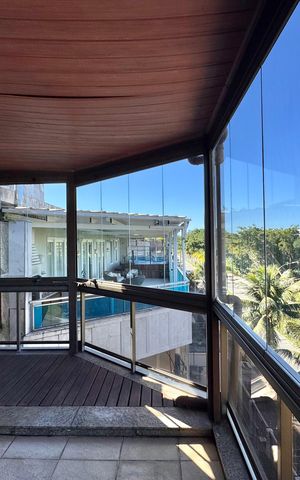 Apartamento à venda com 208m², 4 quartos e 2 vagas Apartamento à venda com 208m², 4 quartos e 2 vagasVaranda