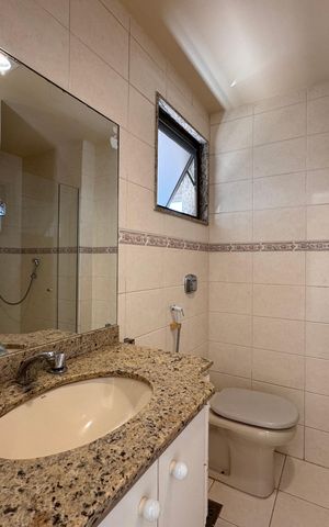 Apartamento à venda com 208m², 4 quartos e 2 vagas Apartamento à venda com 208m², 4 quartos e 2 vagasSuíte 1 - Banheiro