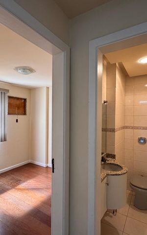 Apartamento à venda com 208m², 4 quartos e 2 vagas Apartamento à venda com 208m², 4 quartos e 2 vagasCorredor