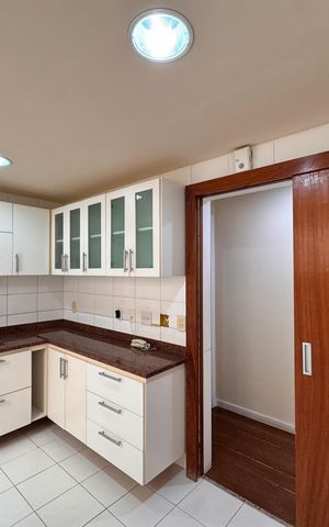 Apartamento à venda com 208m², 4 quartos e 2 vagas Apartamento à venda com 208m², 4 quartos e 2 vagasCozinha e Área de Serviço
