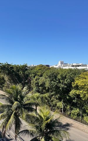 Apartamento à venda com 208m², 4 quartos e 2 vagas Apartamento à venda com 208m², 4 quartos e 2 vagasVaranda - Vista
