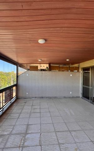 Apartamento à venda com 208m², 4 quartos e 2 vagas Apartamento à venda com 208m², 4 quartos e 2 vagasVaranda