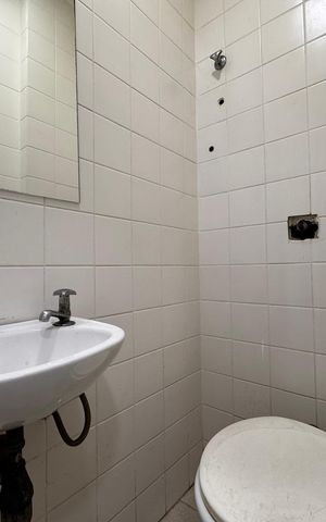 Apartamento para alugar com 115m², 2 quartos e 2 vagas Apartamento para alugar com 115m², 2 quartos e 2 vagasCozinha e Área de Serviço - Banheiro