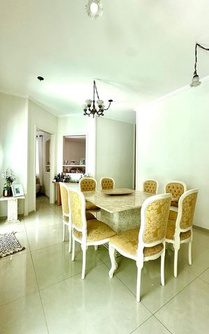 Casa de condomínio à venda com 300m², 4 quartos e 4 vagas Casa de condomínio à venda com 300m², 4 quartos e 4 vagasSala