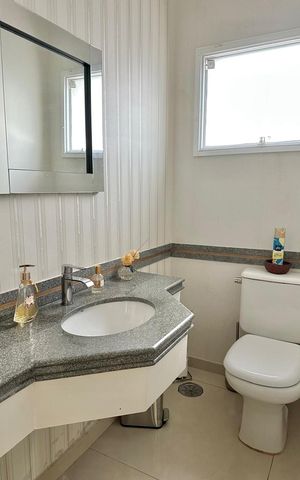 Casa de condomínio à venda com 300m², 4 quartos e 4 vagas Casa de condomínio à venda com 300m², 4 quartos e 4 vagasBanheiro