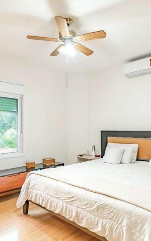 Casa de condomínio à venda com 300m², 4 quartos e 4 vagas Casa de condomínio à venda com 300m², 4 quartos e 4 vagasQuarto