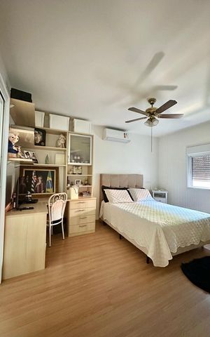 Casa de condomínio à venda com 300m², 4 quartos e 4 vagas Casa de condomínio à venda com 300m², 4 quartos e 4 vagasQuarto