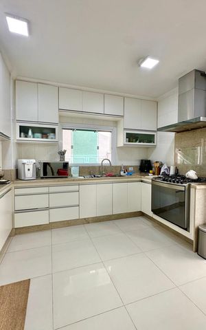 Casa de condomínio à venda com 300m², 4 quartos e 4 vagas Casa de condomínio à venda com 300m², 4 quartos e 4 vagasCozinha