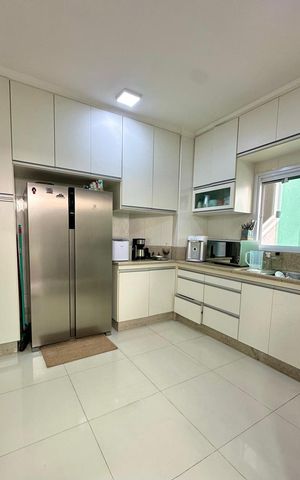 Casa de condomínio à venda com 300m², 4 quartos e 4 vagas Casa de condomínio à venda com 300m², 4 quartos e 4 vagasCozinha