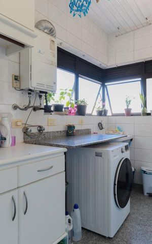 Apartamento à venda com 208m², 3 quartos e 3 vagas Apartamento à venda com 208m², 3 quartos e 3 vagasÁrea de serviço