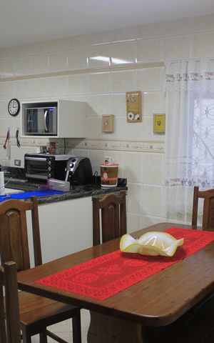 Casa à venda com 223m², 3 quartos e 3 vagasCozinha 