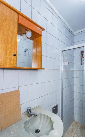Casa à venda com 180m², 3 quartos e 2 vagas Casa à venda com 180m², 3 quartos e 2 vagasBanheiro 2