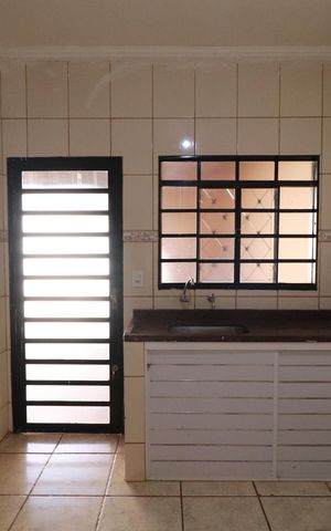 Casa para alugar com 150m², 2 quartos e 2 vagasCozinha 