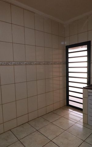 Casa para alugar com 150m², 2 quartos e 2 vagasCozinha 