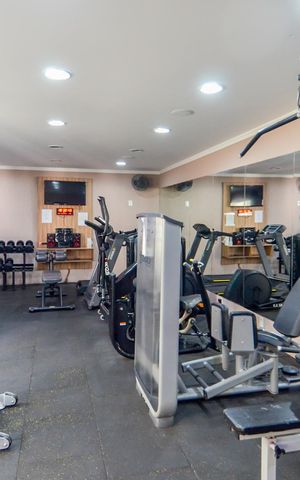 Casa de condomínio à venda com 400m², 4 quartos e 4 vagasAcademia