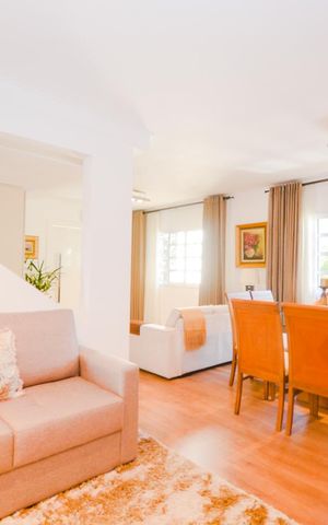 Casa de condomínio à venda com 400m², 4 quartos e 4 vagasSala