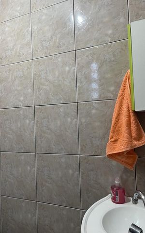 Casa à venda com 109m², 5 quartos e 2 vagas Casa à venda com 109m², 5 quartos e 2 vagasBanheiro
