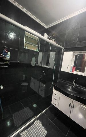 Casa à venda com 109m², 5 quartos e 2 vagas Casa à venda com 109m², 5 quartos e 2 vagasBanheiro
