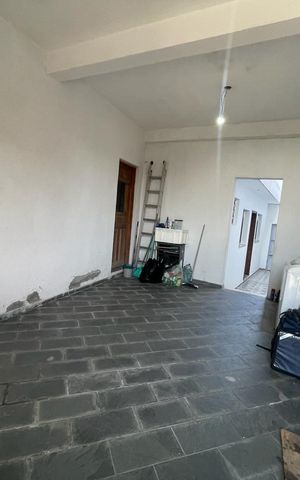 Casa à venda com 109m², 5 quartos e 2 vagas Casa à venda com 109m², 5 quartos e 2 vagasÁrea externa