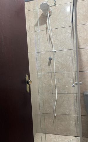 Casa à venda com 109m², 5 quartos e 2 vagas Casa à venda com 109m², 5 quartos e 2 vagasBanheiro