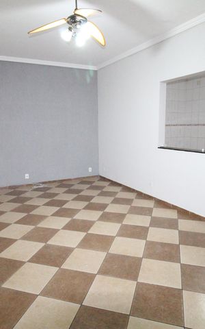 Casa para alugar com 170m², 2 quartos e 2 vagasSala