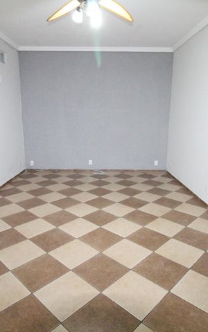 Casa para alugar com 170m², 2 quartos e 2 vagasSala