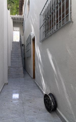 Casa para alugar com 75m², 2 quartos e 1 vagaCorredor Lateral