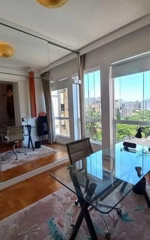 Apartamento à venda com 130m², 2 quartos e 1 vaga Apartamento à venda com 130m², 2 quartos e 1 vagaSala