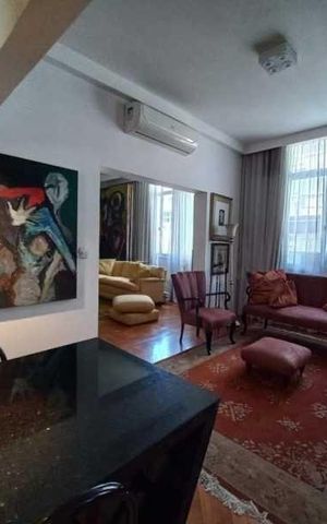 Apartamento à venda com 130m², 2 quartos e 1 vaga Apartamento à venda com 130m², 2 quartos e 1 vagaSala