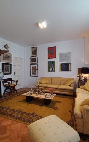 Apartamento à venda com 130m², 2 quartos e 1 vaga Apartamento à venda com 130m², 2 quartos e 1 vagaSala