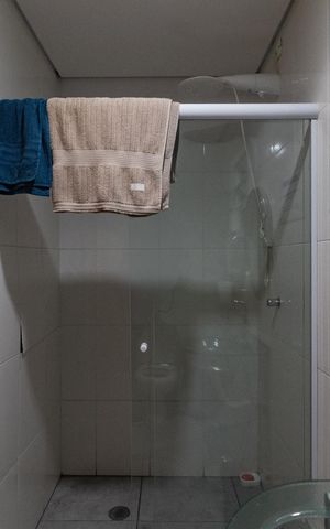 Casa à venda com 200m², 2 quartos e 2 vagas Casa à venda com 200m², 2 quartos e 2 vagasBanheiro