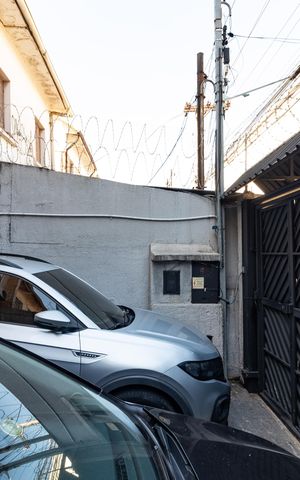 Casa à venda com 200m², 2 quartos e 2 vagas Casa à venda com 200m², 2 quartos e 2 vagasGaragem
