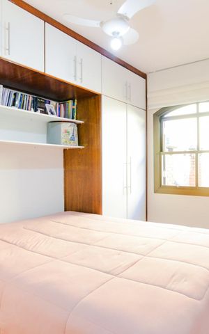 Casa à venda com 245m², 4 quartos e 4 vagasSuíte