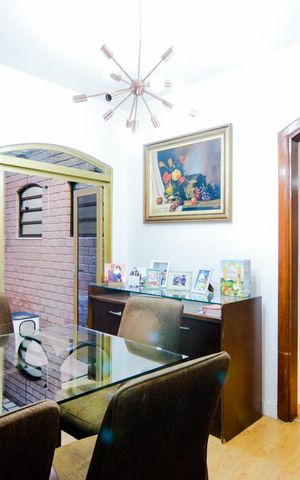 Casa à venda com 245m², 4 quartos e 4 vagasSala