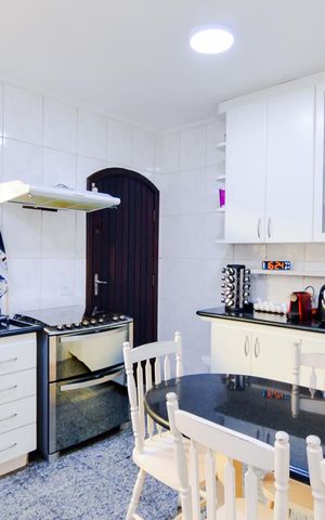 Casa à venda com 245m², 4 quartos e 4 vagasCozinha