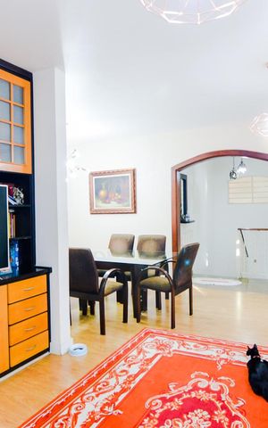 Casa à venda com 245m², 4 quartos e 4 vagasSala