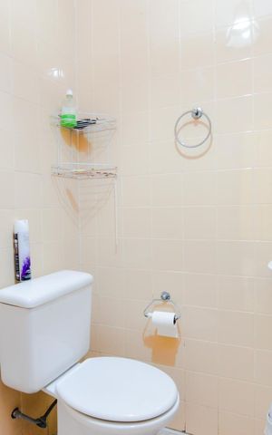 Casa à venda com 245m², 4 quartos e 4 vagasBanheiro de serviço