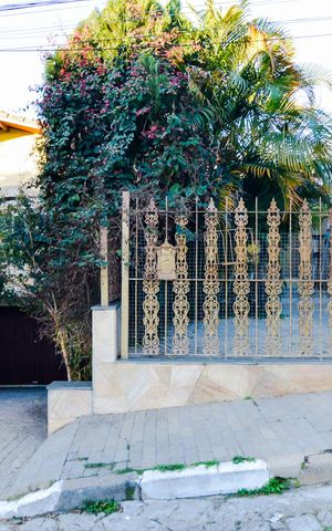 Casa à venda com 245m², 4 quartos e 4 vagasFachada