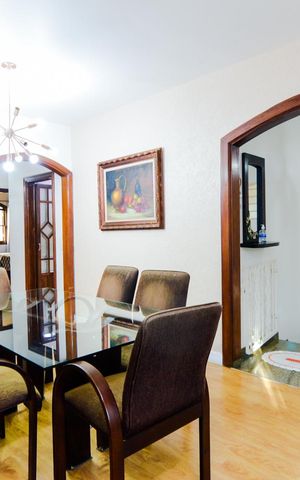 Casa à venda com 245m², 4 quartos e 4 vagasSala